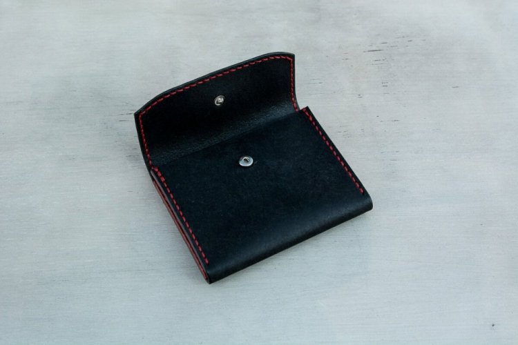Kožený minikufřík ručně šitý na více karet/vizitek