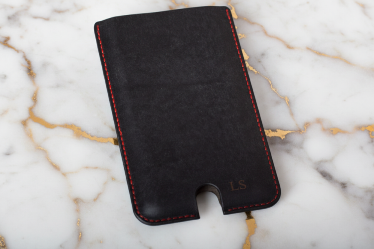 jednoduché kožené pouzdro na mobil