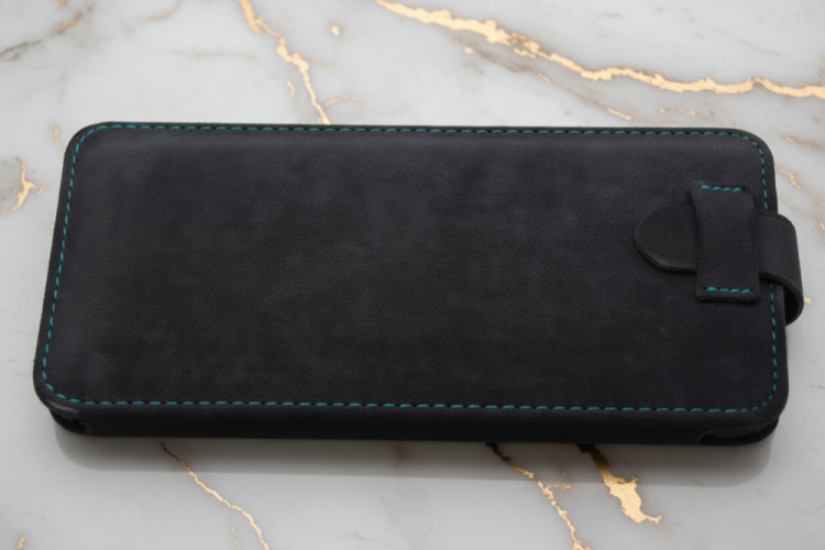 Jednoduché pouzdro na telefon s přezkou