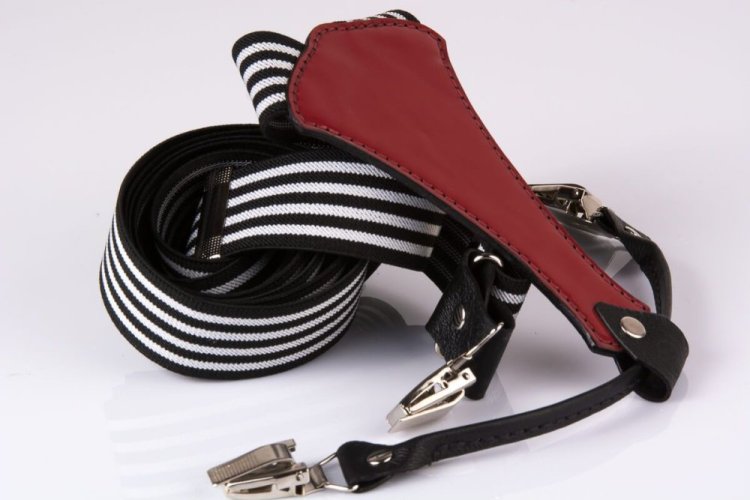 Oboustranné černočervené kšandy