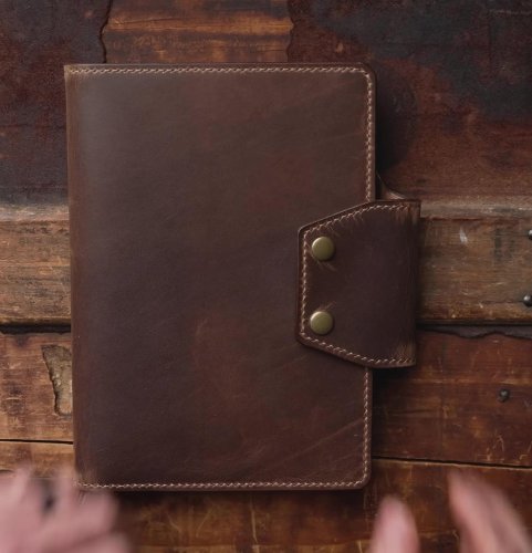 Kožený obal na diář A5 se zapínáním