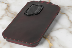 Formovaný ručně šitý kožený obal na mobilní telefon s magnetickou přezkou