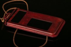Formovaný ručně šitý kožený obal na mobilní telefon