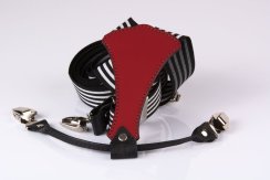 Oboustranné černočervené kšandy