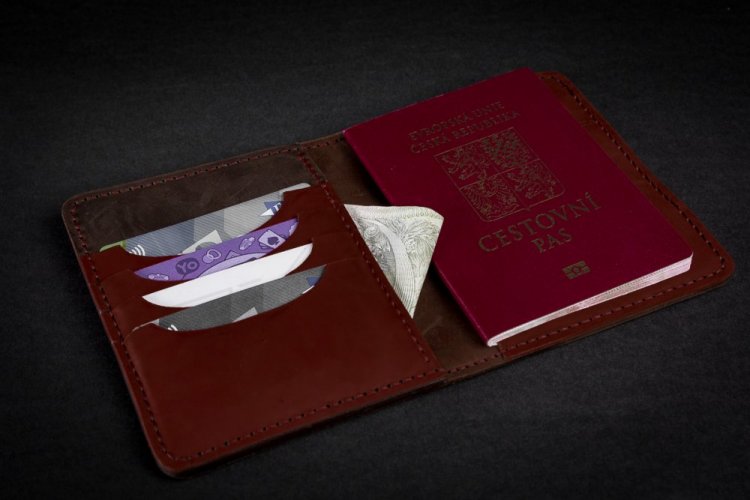 Kožená passportka/cestovní peněženka - ručně šitá