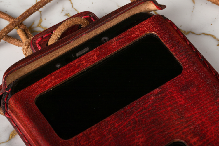 Formovaný ručně šitý kožený obal na mobilní telefon(elektrické přístroje)