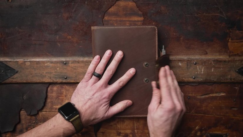 Kožený obal na diář A5 se zapínáním